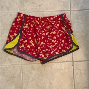 GIRLS UNDER ARMOUR SHORTS